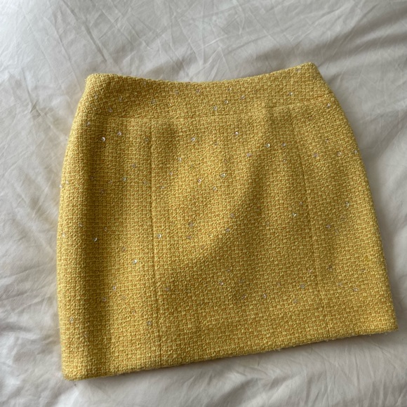 CHANEL Yellow Miniskirt - Picture 6 of 6